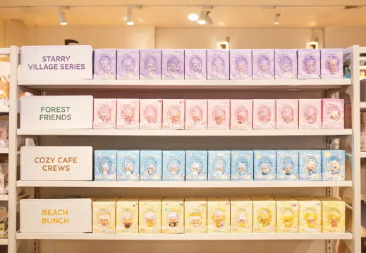 Collector shelf merchandising